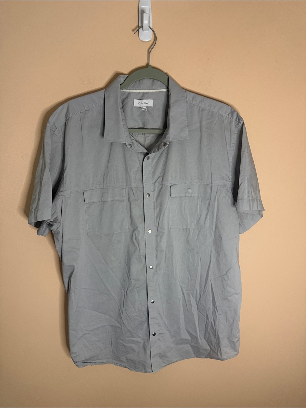 Calvin Klein Men's Short-Sleeve Button-Down Shirt in Light Gray